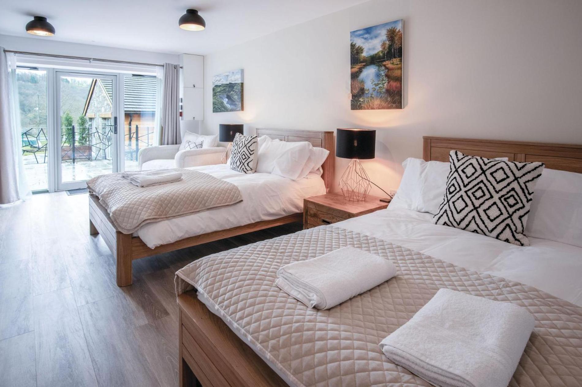 Suite 3 - Sleeping Giant Hotel - Pen Y Cae Inn بريكون المظهر الخارجي الصورة